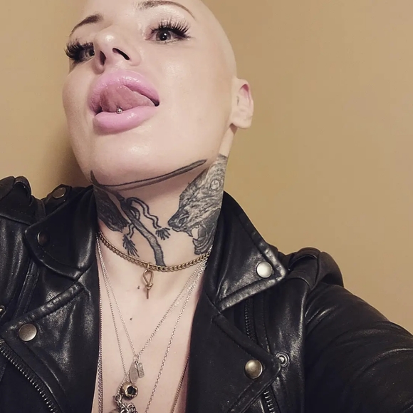 Meet your Posher, @HEARTBREAKERHEARTTHROB - Picture 5 of 9